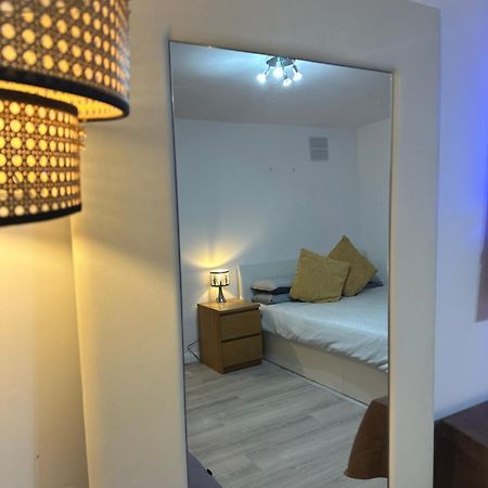 Stylish Studio Flat - Watford Junction - Harry Potter ภายนอก รูปภาพ