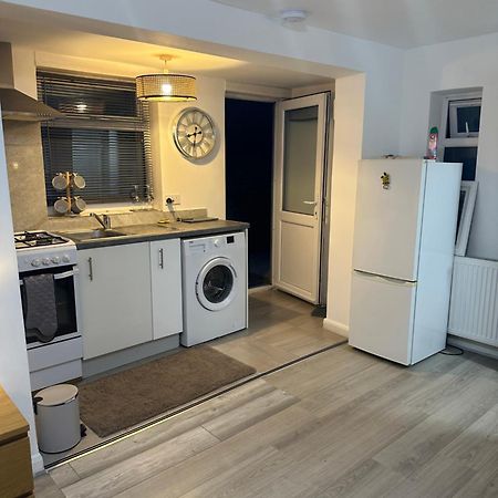 Stylish Studio Flat - Watford Junction - Harry Potter ภายนอก รูปภาพ