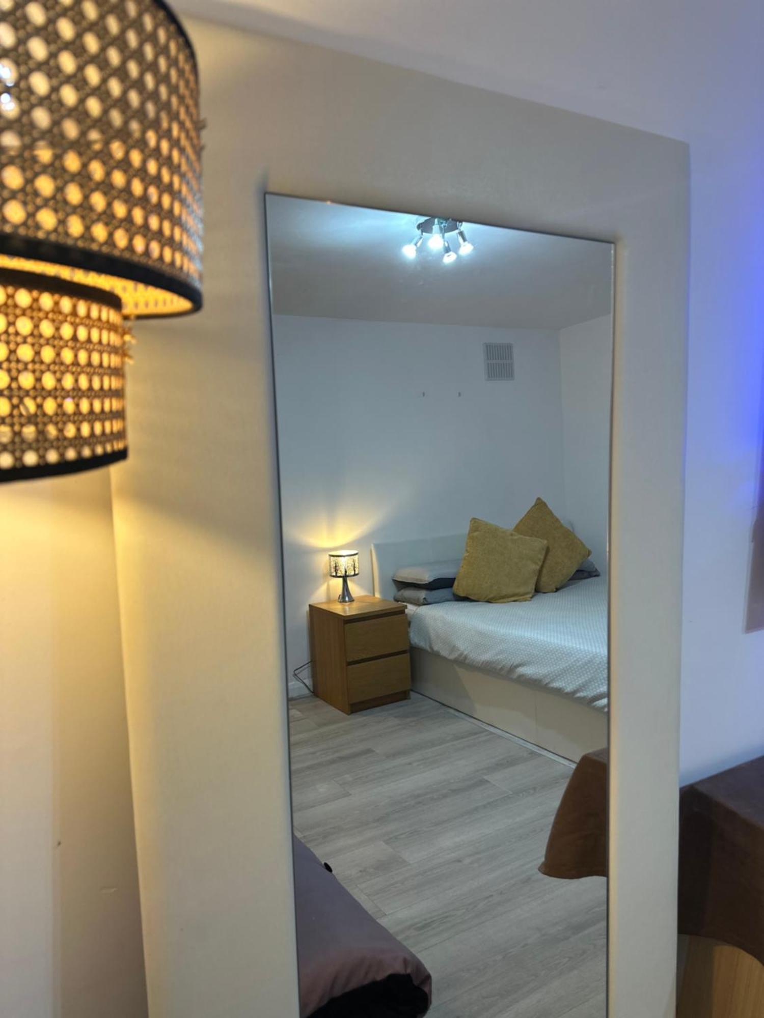 Stylish Studio Flat - Watford Junction - Harry Potter ภายนอก รูปภาพ