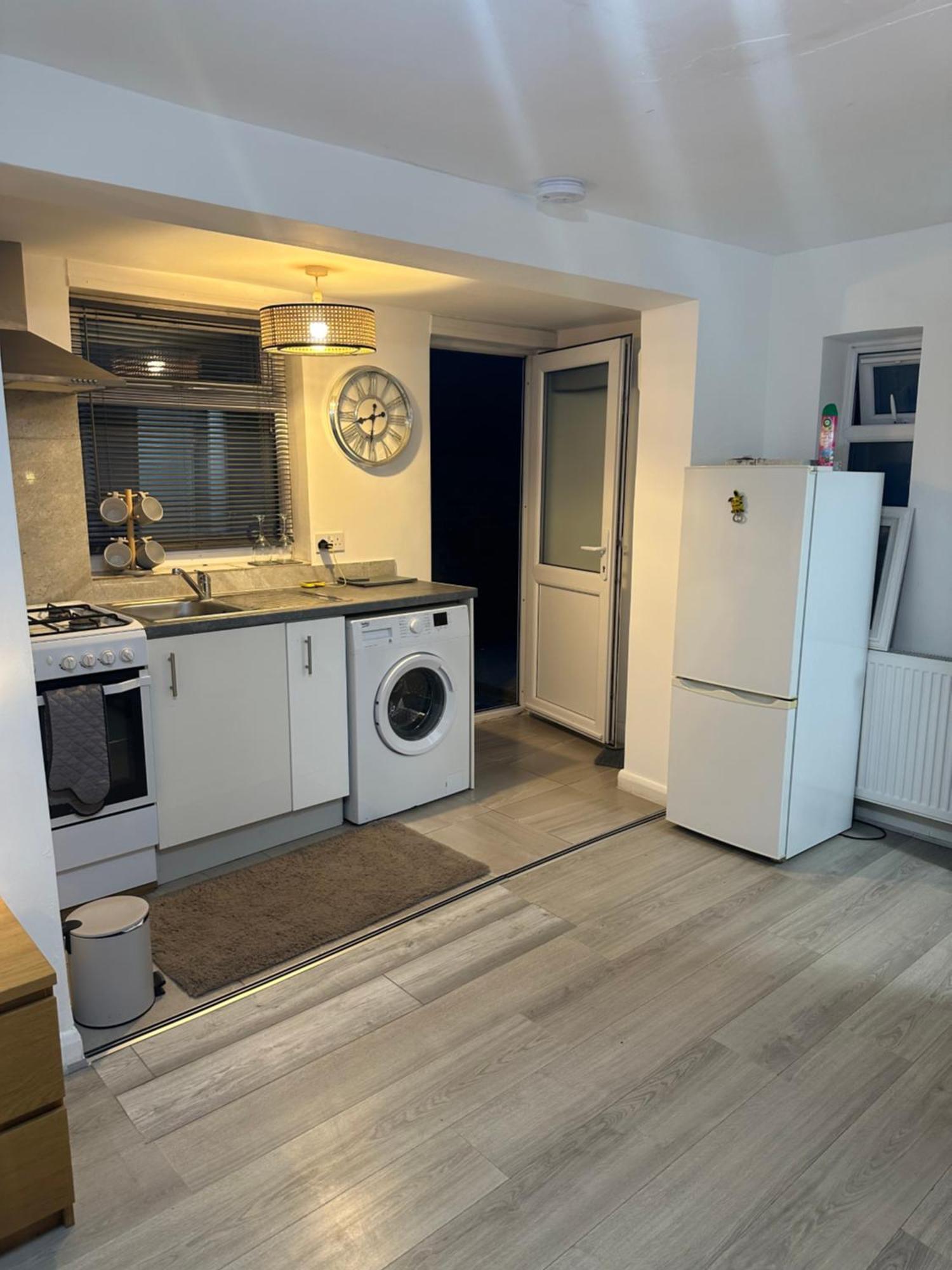 Stylish Studio Flat - Watford Junction - Harry Potter ภายนอก รูปภาพ