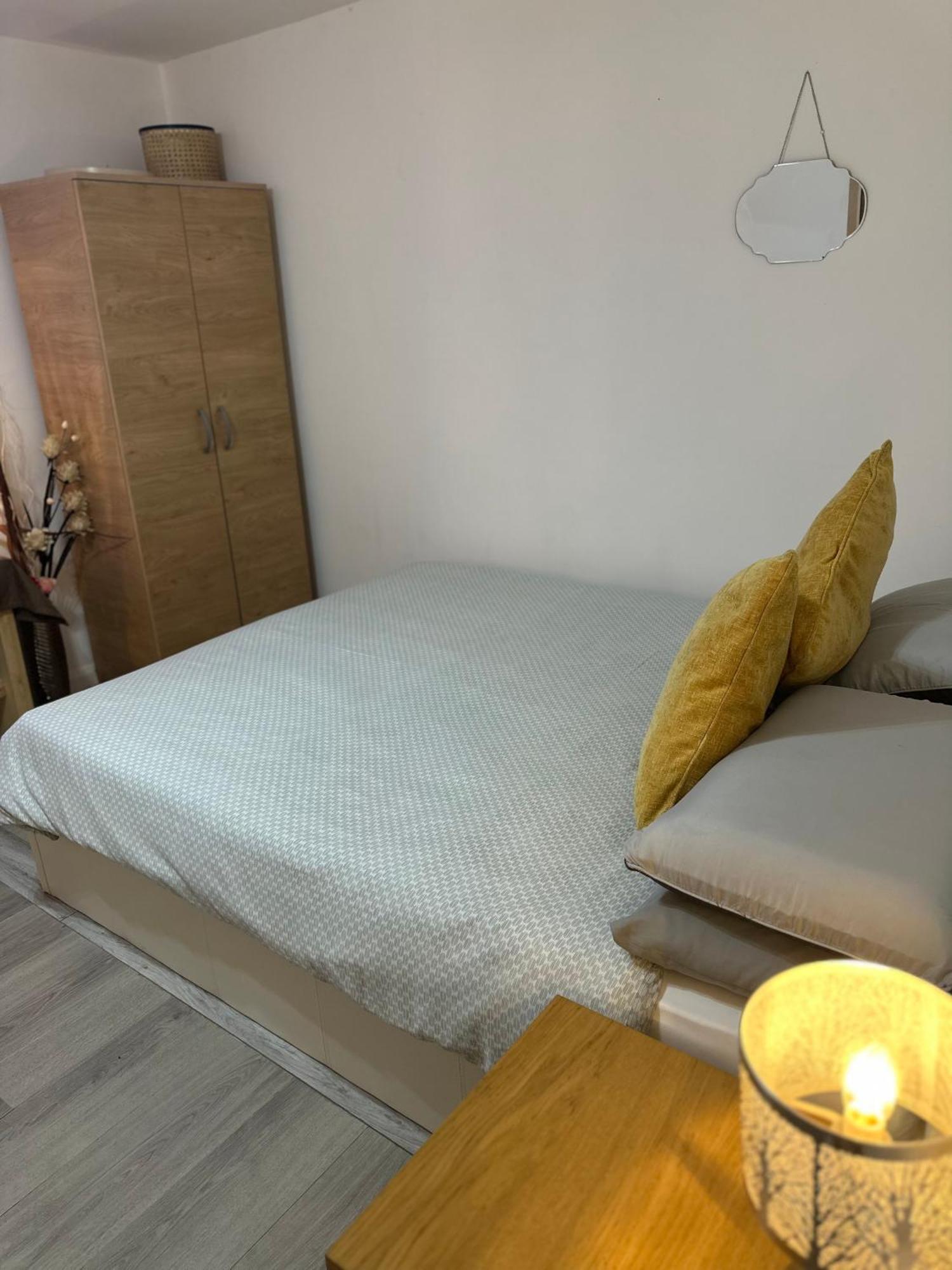 Stylish Studio Flat - Watford Junction - Harry Potter ภายนอก รูปภาพ
