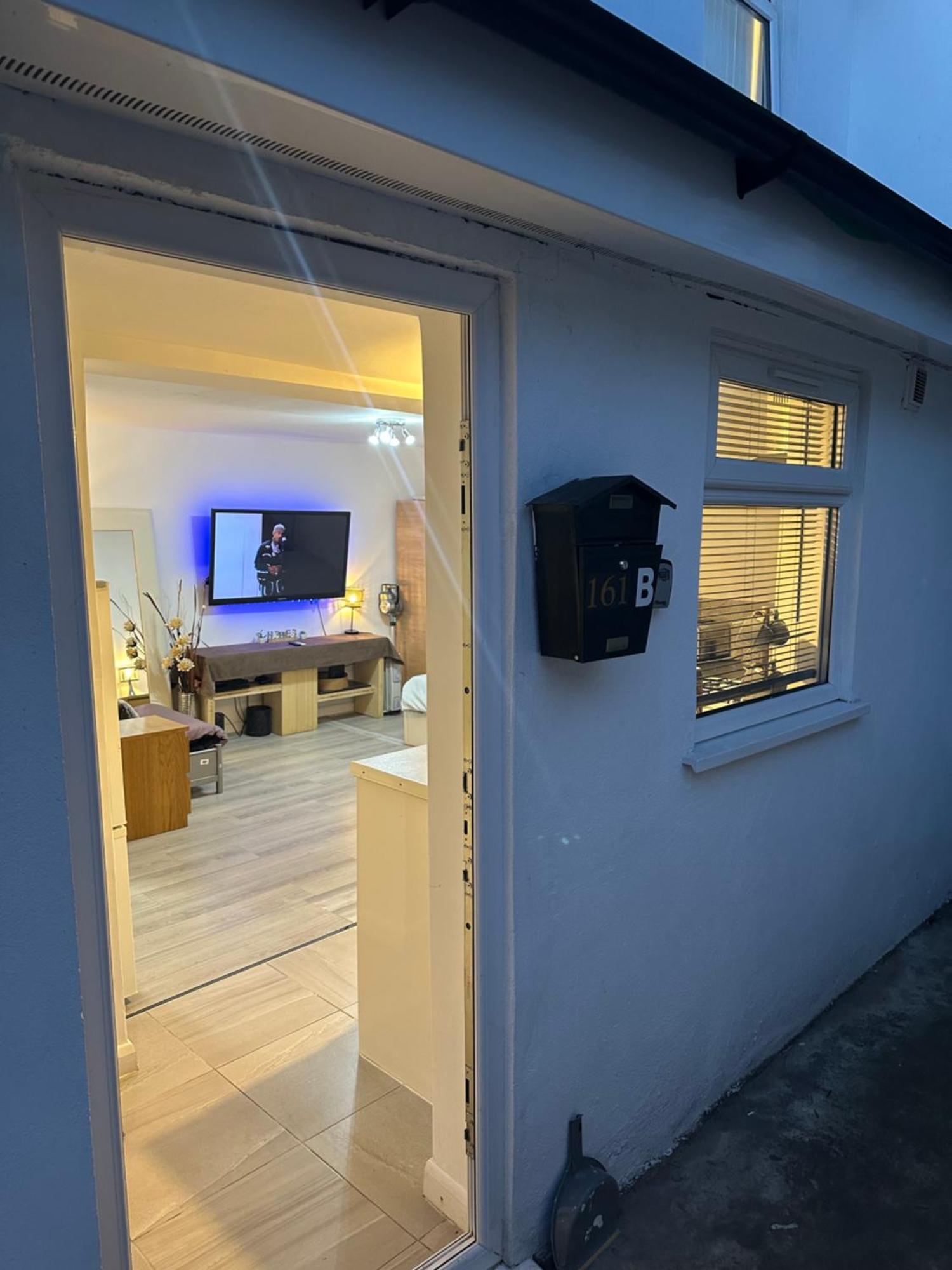 Stylish Studio Flat - Watford Junction - Harry Potter ภายนอก รูปภาพ