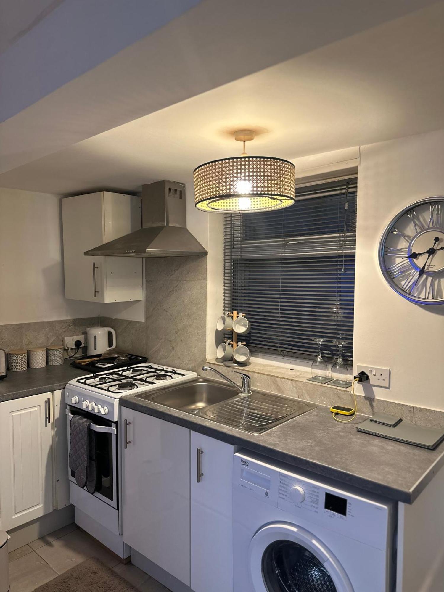 Stylish Studio Flat - Watford Junction - Harry Potter ภายนอก รูปภาพ