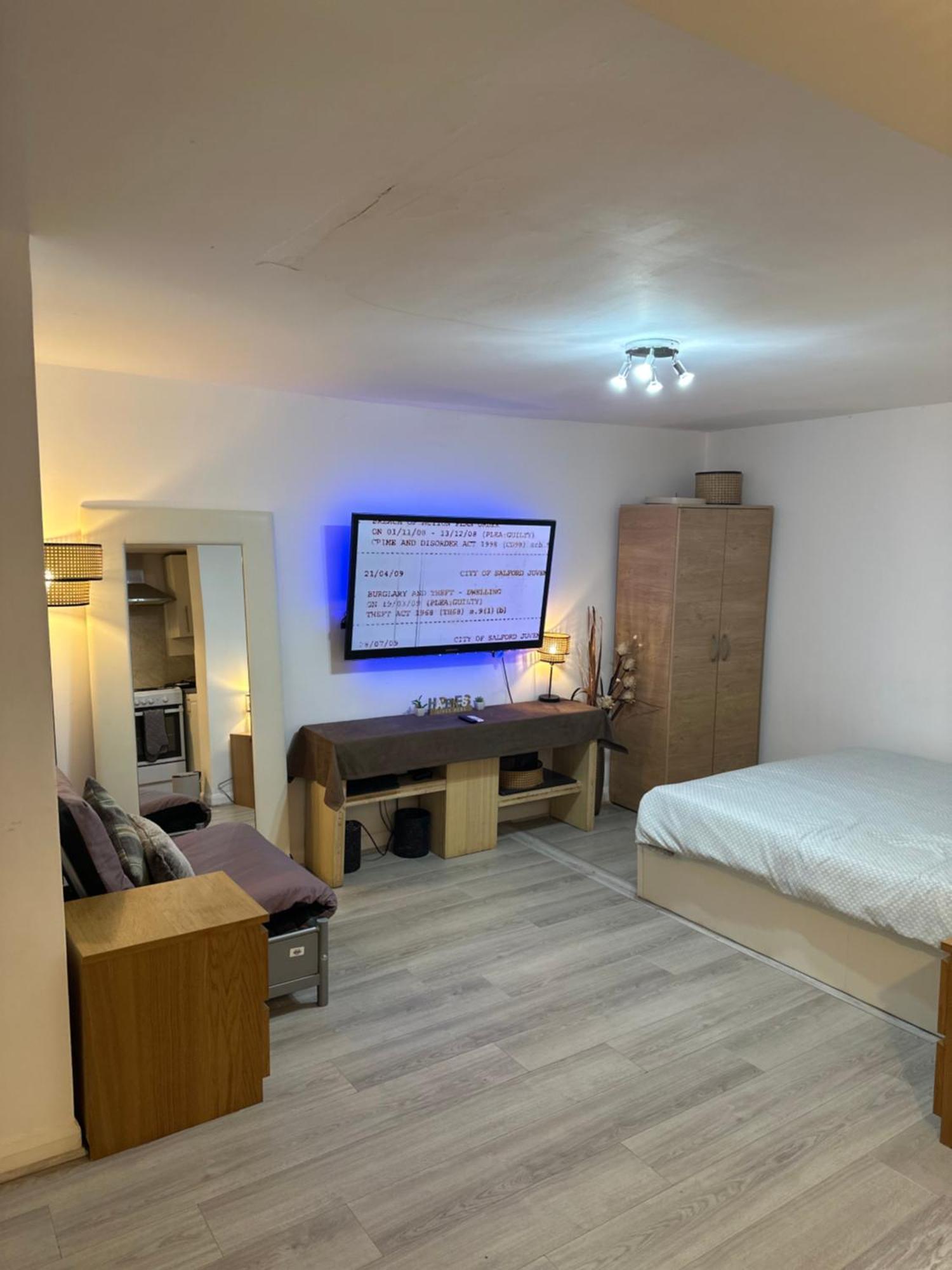 Stylish Studio Flat - Watford Junction - Harry Potter ภายนอก รูปภาพ